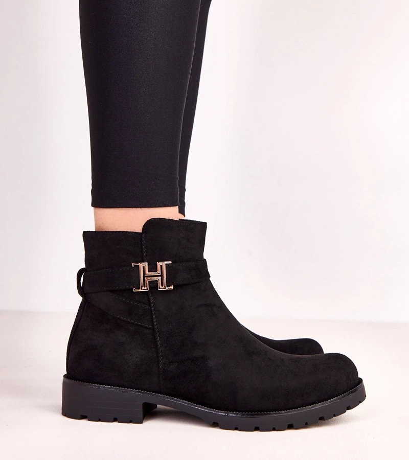 Dámske čierne členkové topánky so zlatou ozdobou Mengel
