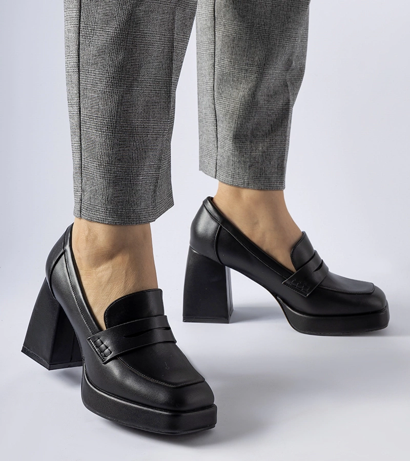 Čierne lodičky na vysokom opätku Reel