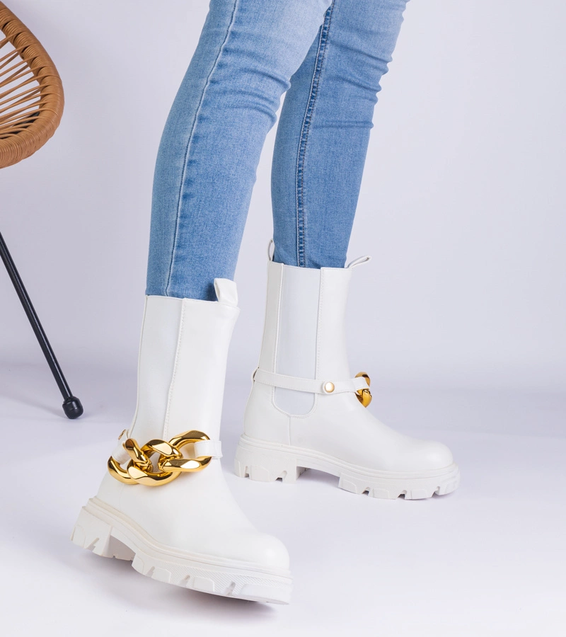 Biele členkové topánky zdobené masívnym reťazom Florisenda