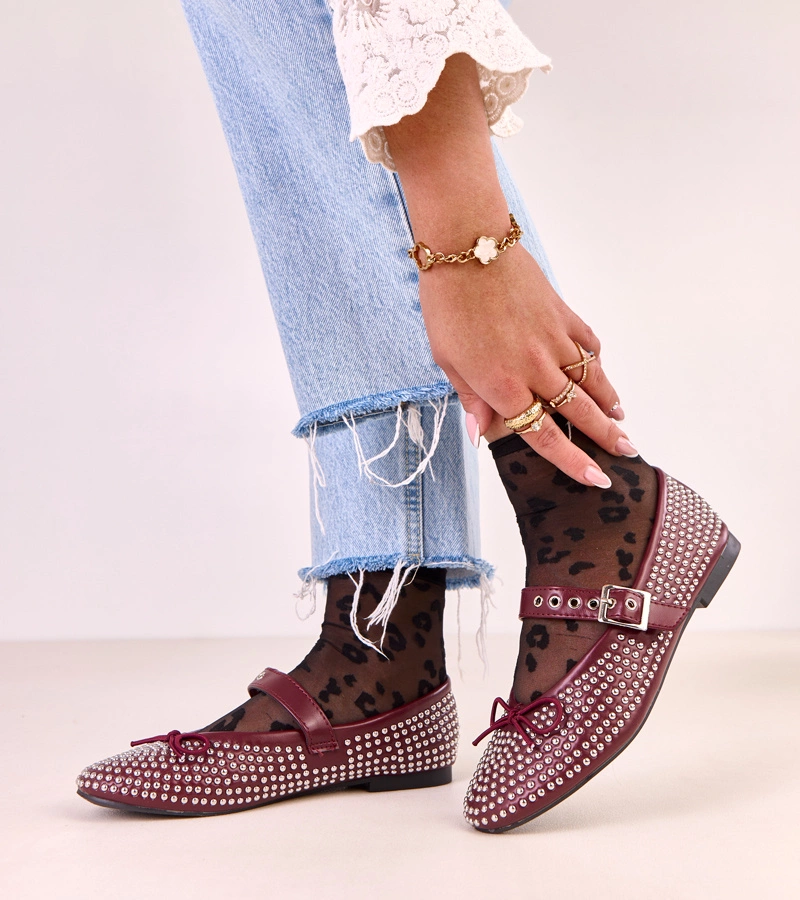 Bordové baleríny zdobené cvokmi a mašličkou Mylie