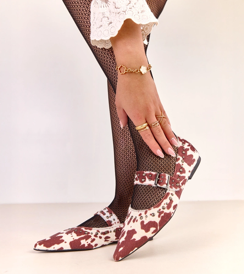 Hnedé baleríny v kravských škvrnách zdobené nitmi Loresi