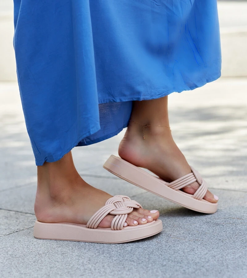 Bežové gumové šľapky Ferrei