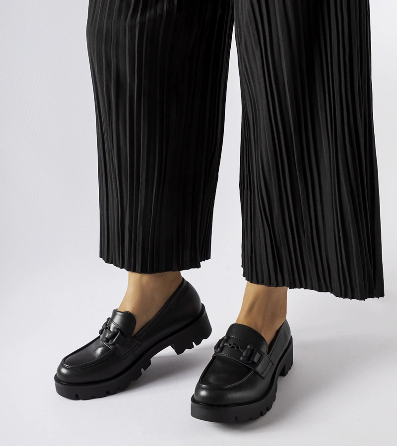 Čierne poltopánky s koženou stielkou Fauna