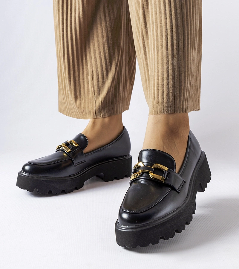 Čierne dámske mokasíny zdobené prackou Piazzo