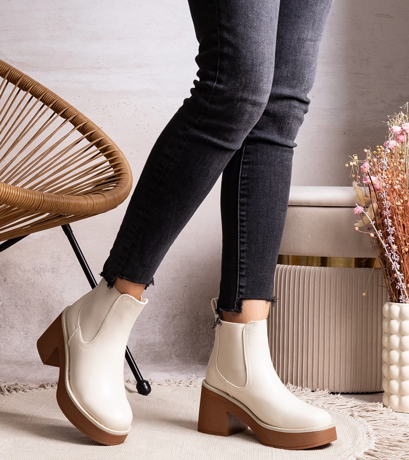 Bežové čižmy na podpätku Lidea