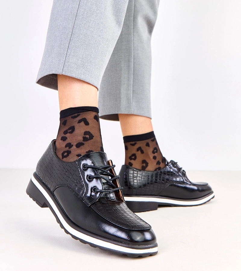 Čierne poltopánky s prešívaním a štvorcovou špičkou Kerawa