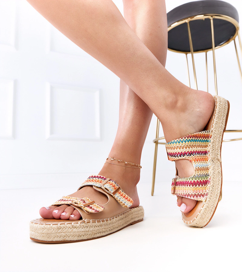 Viacfarebné háčkované espadrilky s prackami Kasina