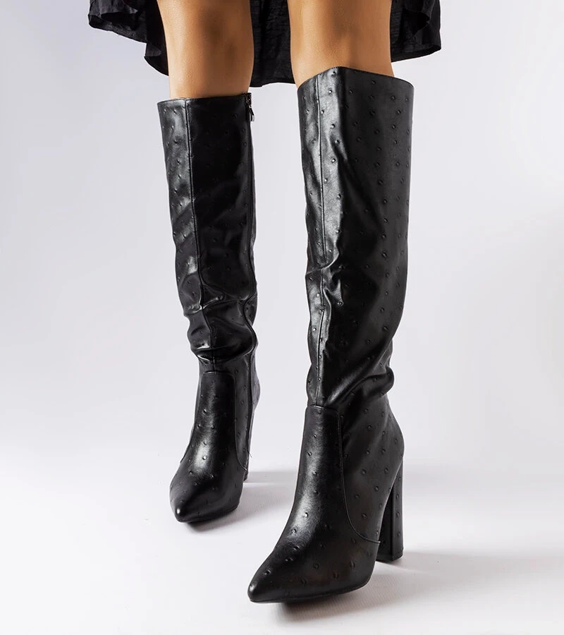 Čierne embosované topánky s príspevkom Delfina