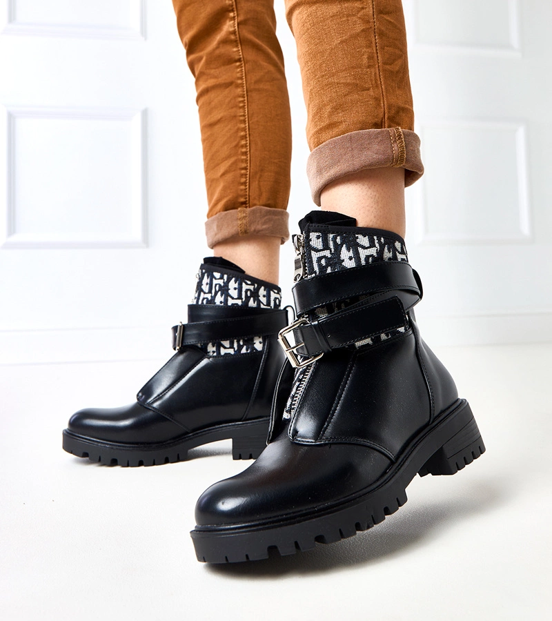 Čierne pevné čižmy Manzoni na zips