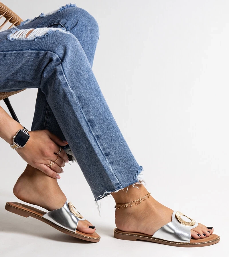 Strieborné sandálky s ozdobnou sponou Ganea