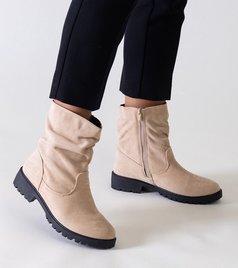 Bežové nariasené boty z eko-zamsu Hinda