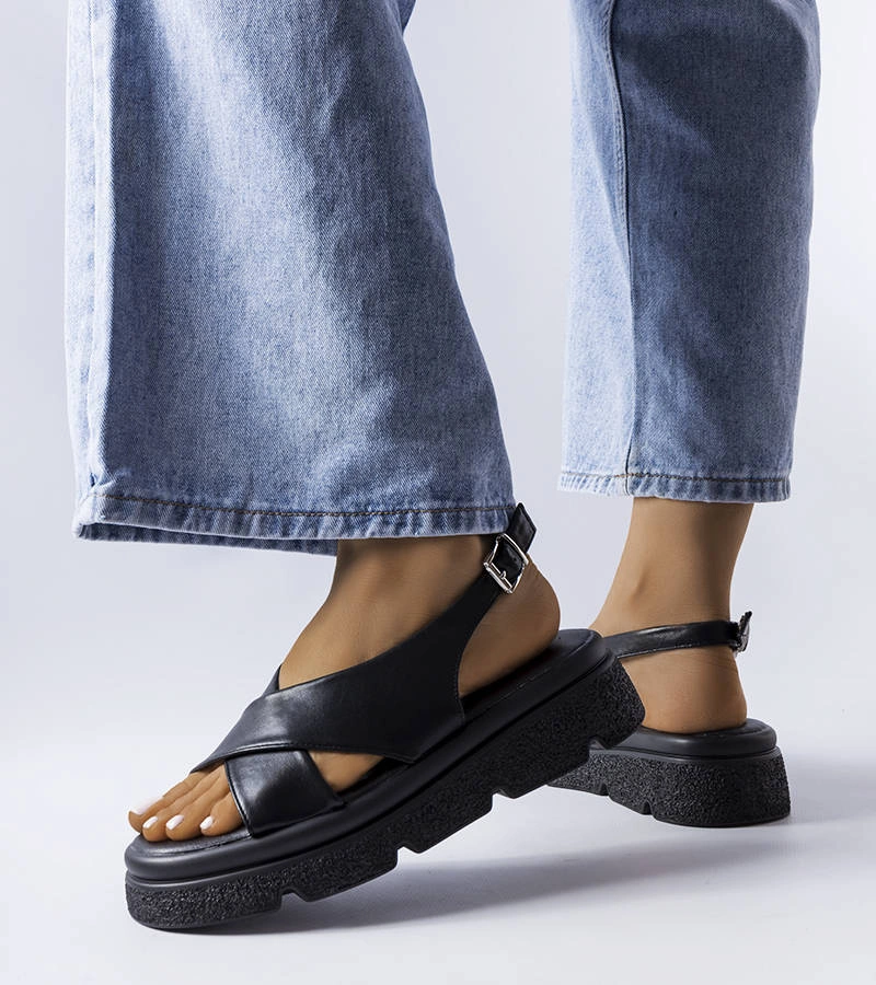 Čierne sandále na platforme Oakway