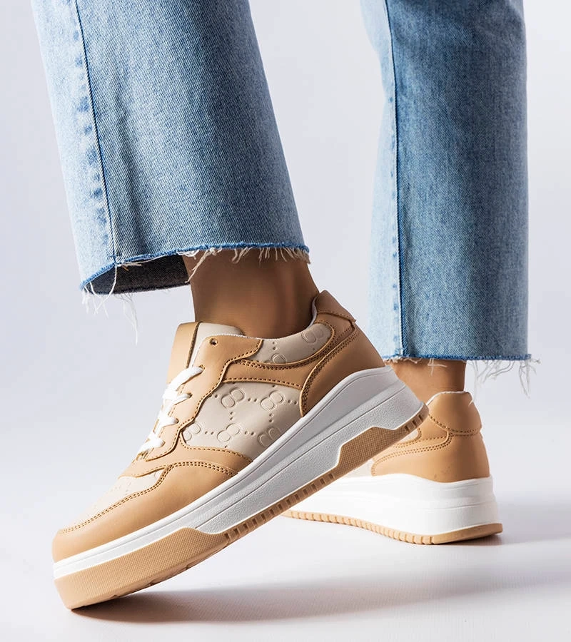 Béžové tenisky zdobené reliéfom Paré