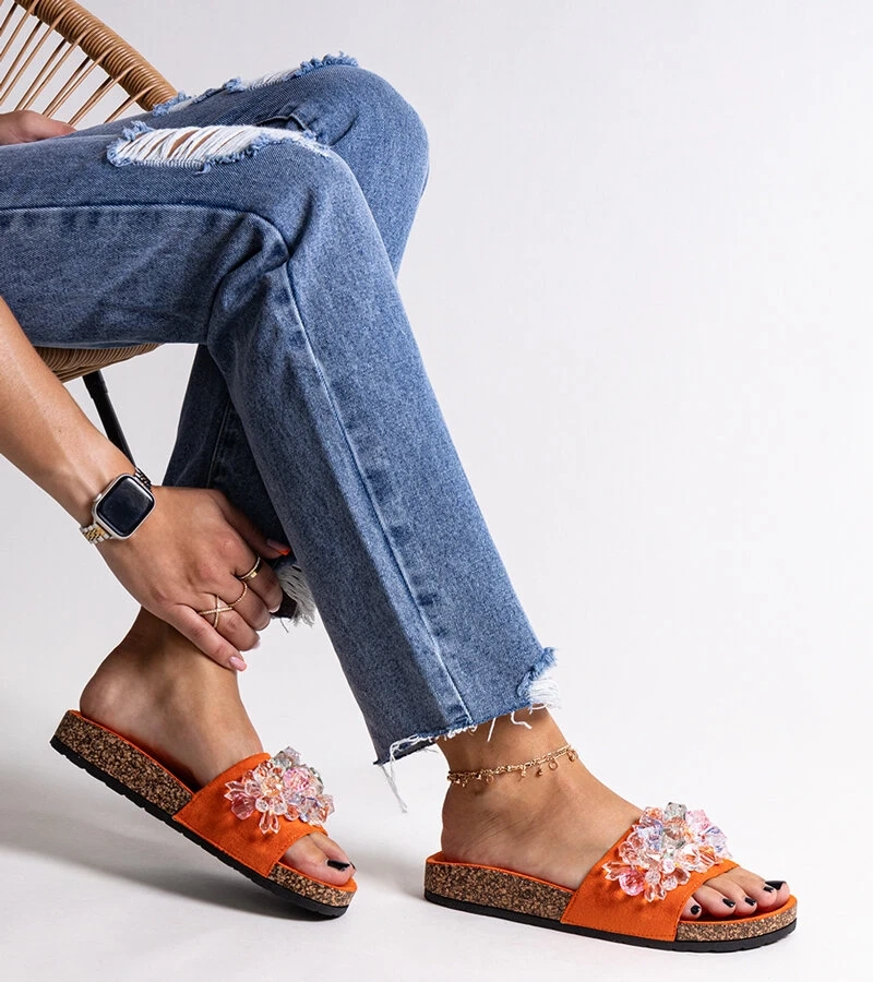 Oranžové šľapky ozdobené kamienkami Negistina