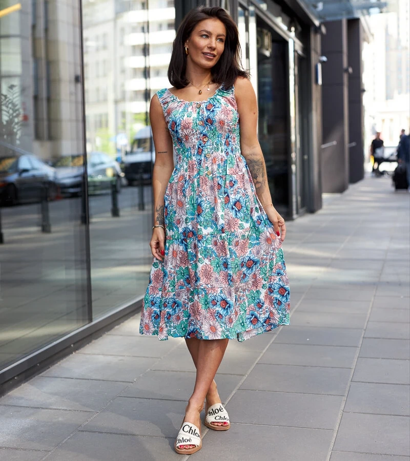 Biela kvetinová midi šaty Kiera