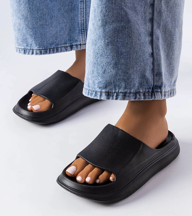 Čierne gumené žabky Labrecque