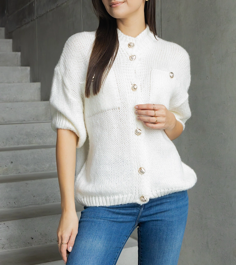 Dámsky biely sveter s krátkym rukávom ozdobné gombíky Shela