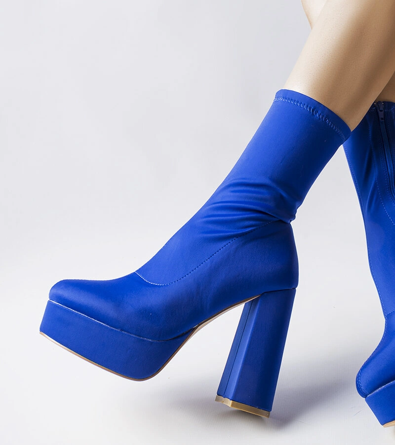 Modré saténové čižmy na podpätku od spoločnosti Glus