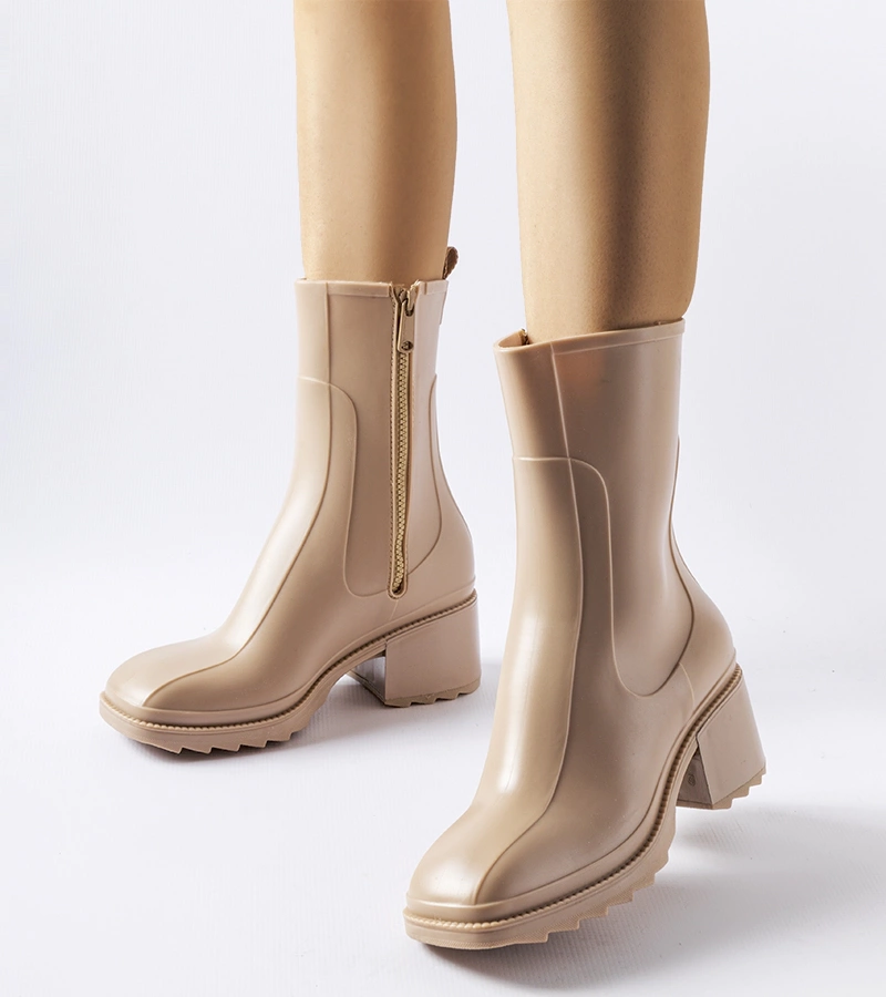 Beige zapínané gumáky na podpätku Maggiore