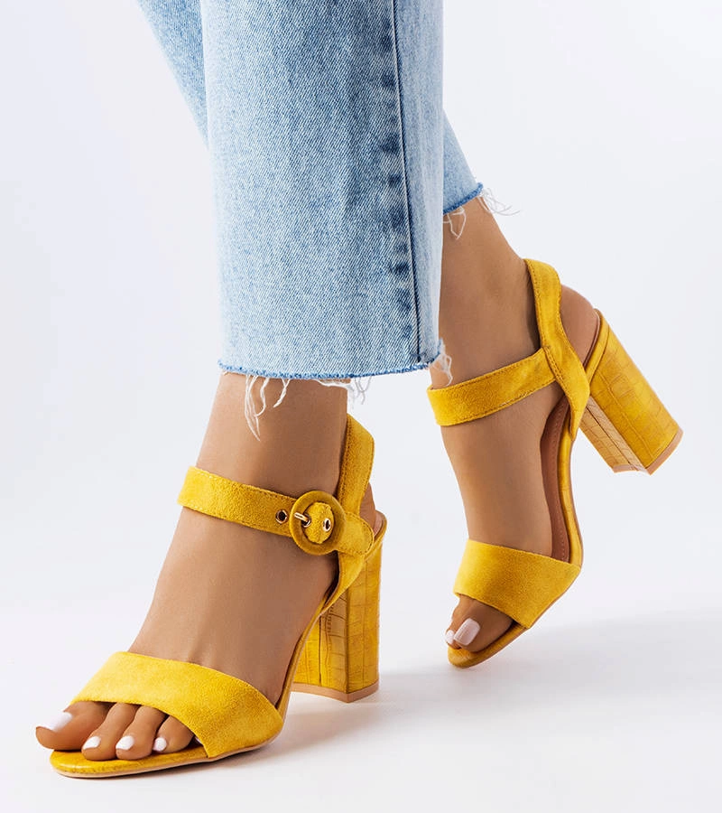 Žlté sandále Charlebois s reliéfnym stĺpikom