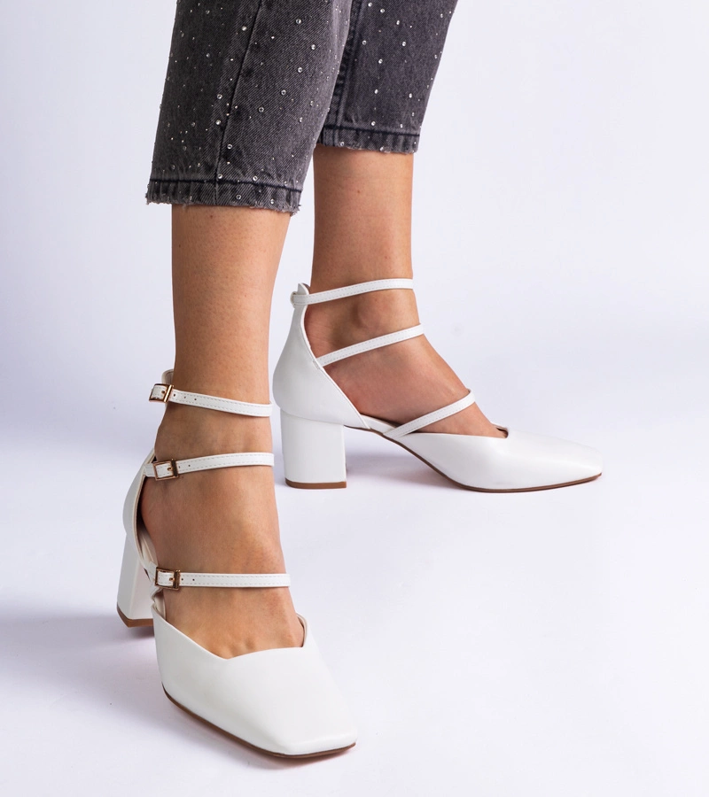 Biele lodičky na podpätku s prackami Eridana
