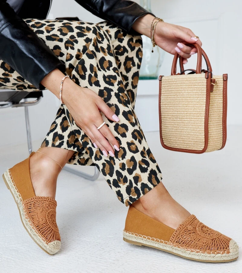 Hnedé espadrilky s výšivkou Kalba