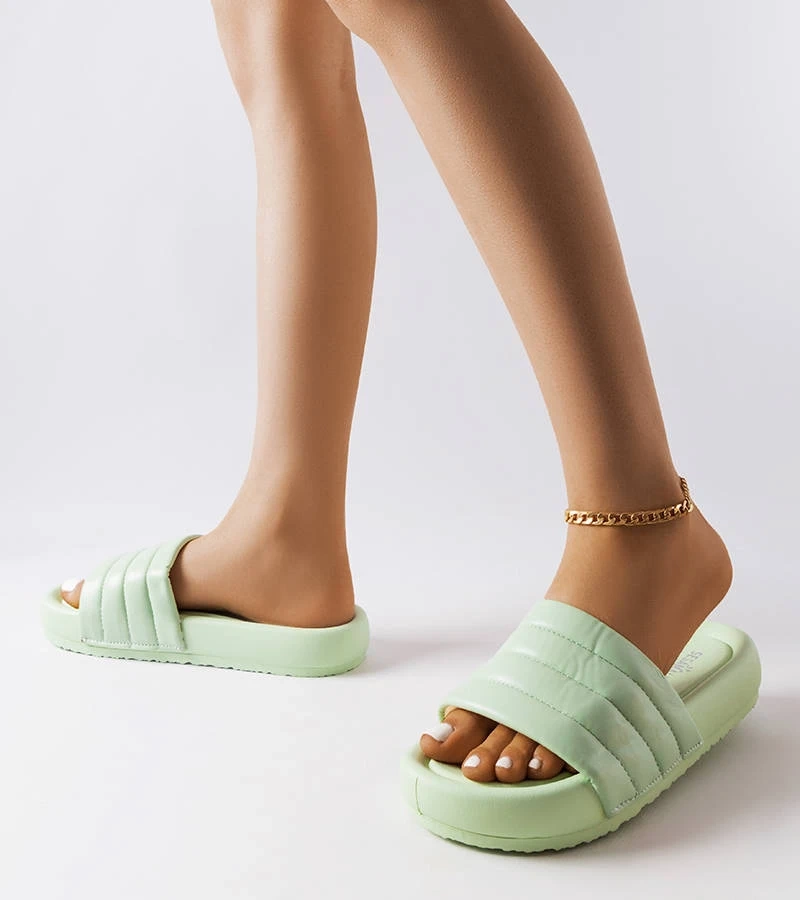 Zelené žabky zdobené prešívaním Dorene