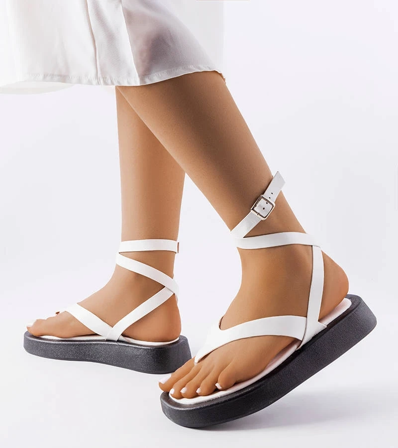 Biele sandále na platforme Salt