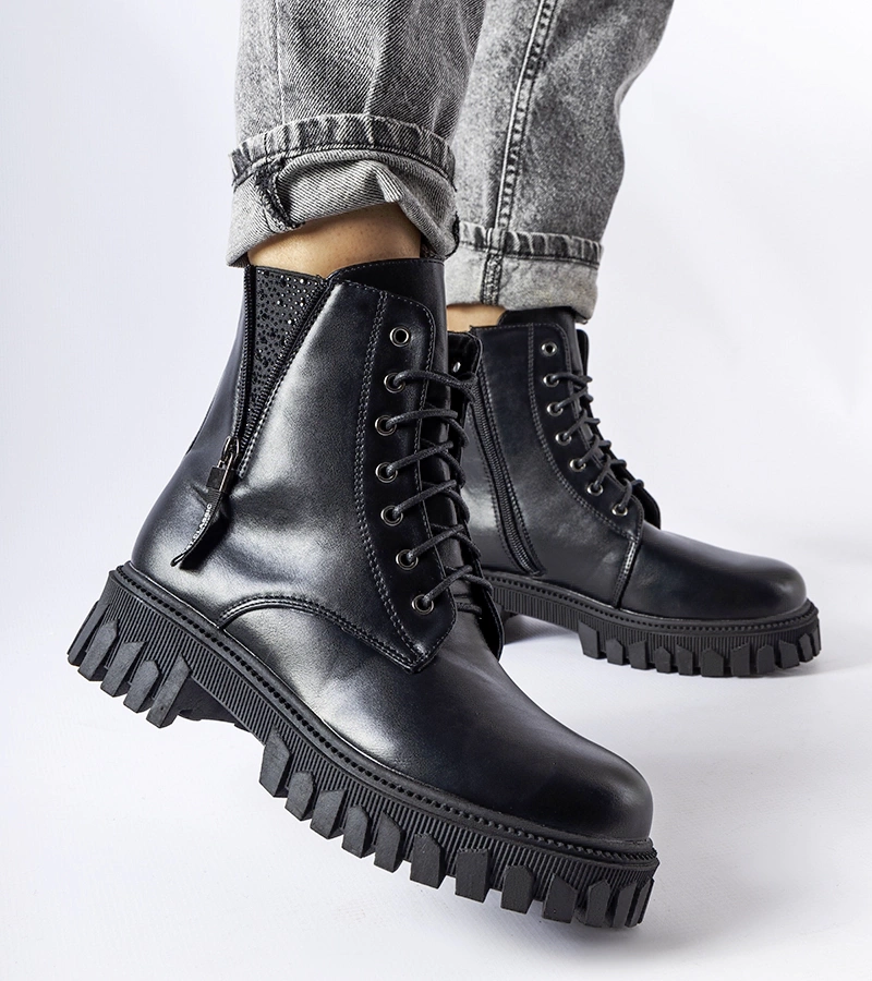 Čierne šnurovacie topánky so zirkónmi Latsch