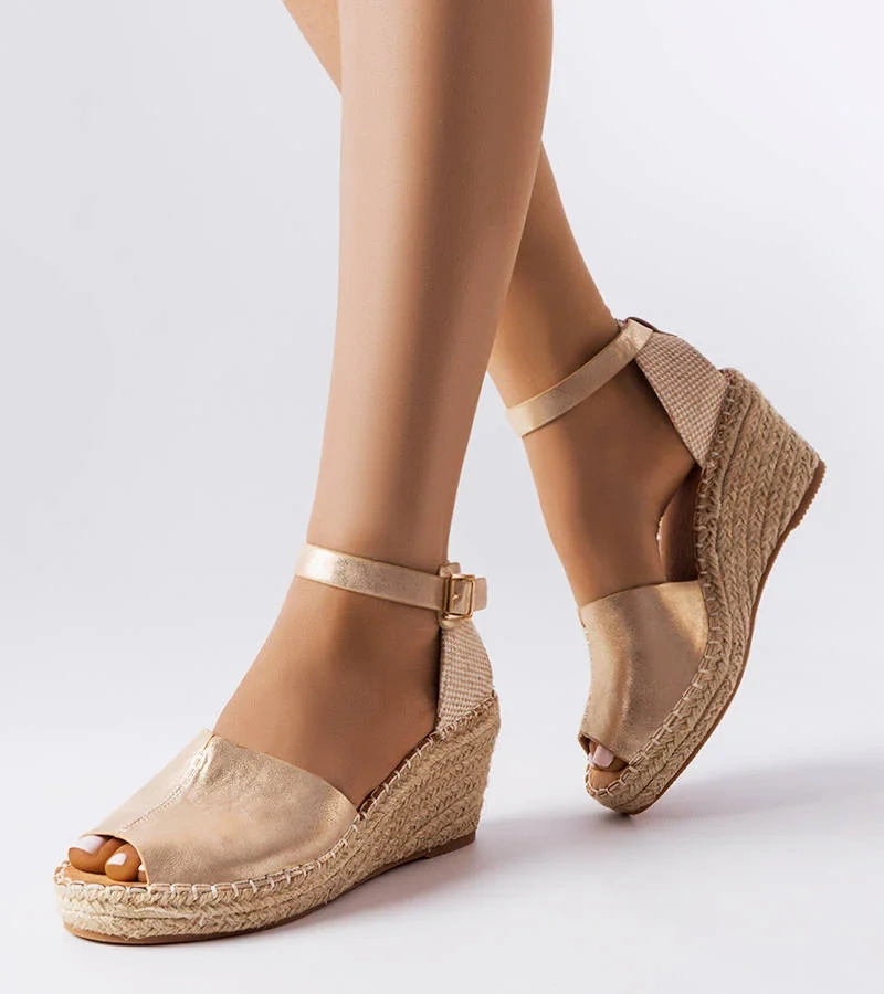 Stezky zlaté espadrilky na podpätkoch