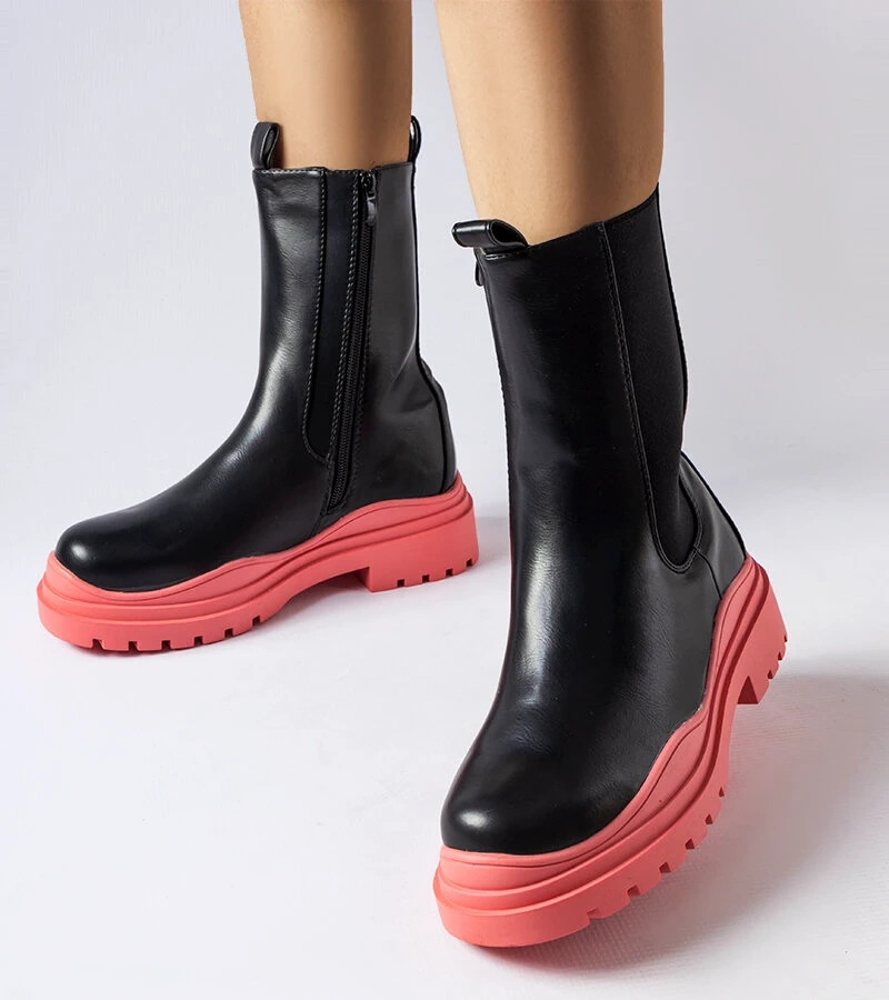 Čierne čižmy s farebnou podrážkou Delebio