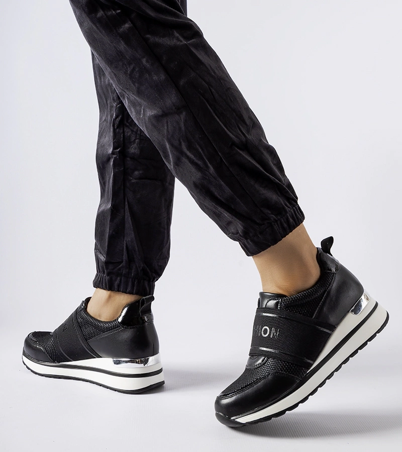 Čierne tenisky so strieborným zdobením Andre