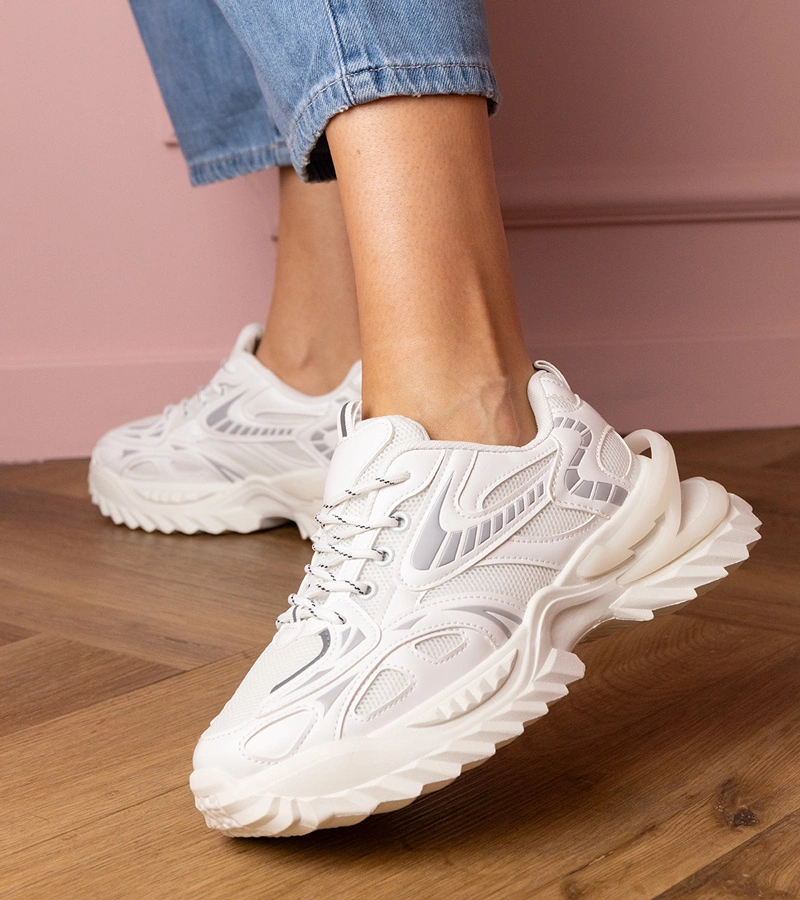 Biele športové tenisky na štýlovej podrážke Carina