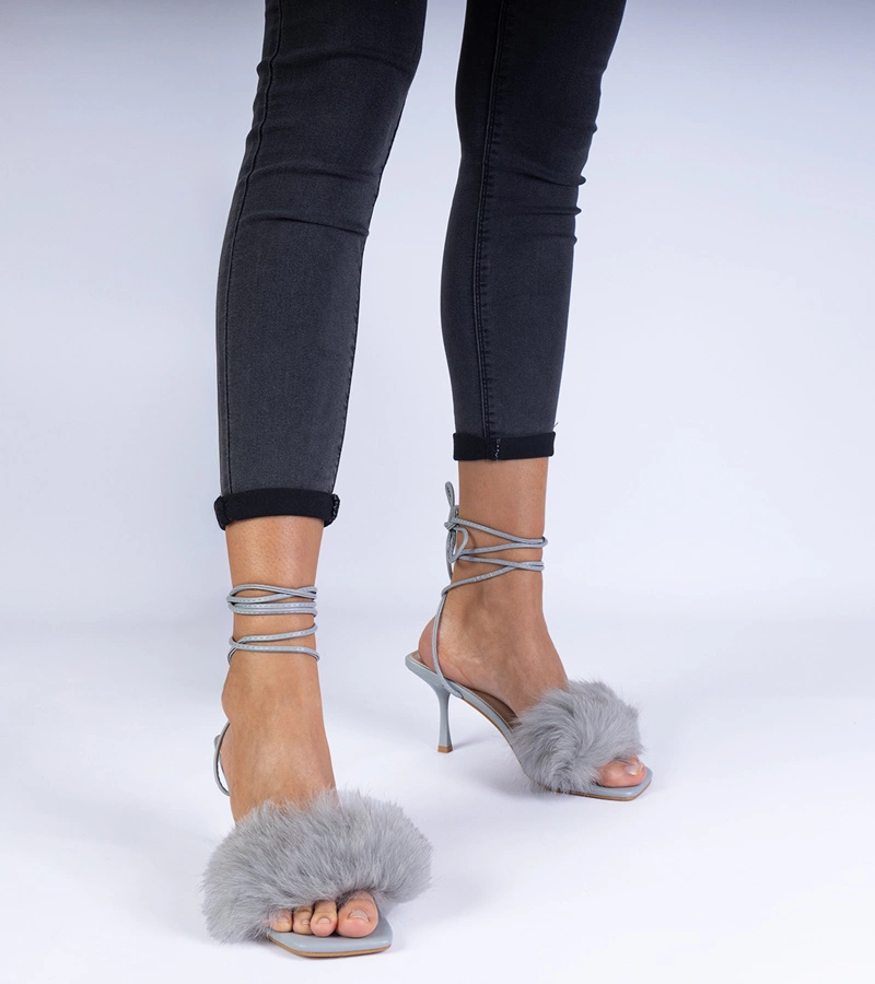 Sivé sandálky na ihličke s kožušinkou Aladisa