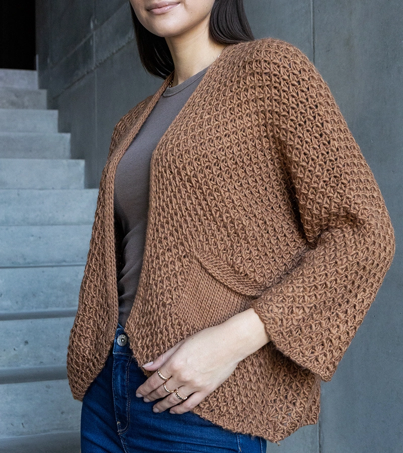 Tmavobéžový kardigán typu prehoz Nira