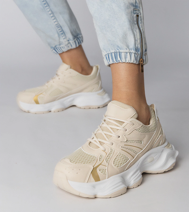 Béžové športové tenisky na masívnej podrážke Klarris