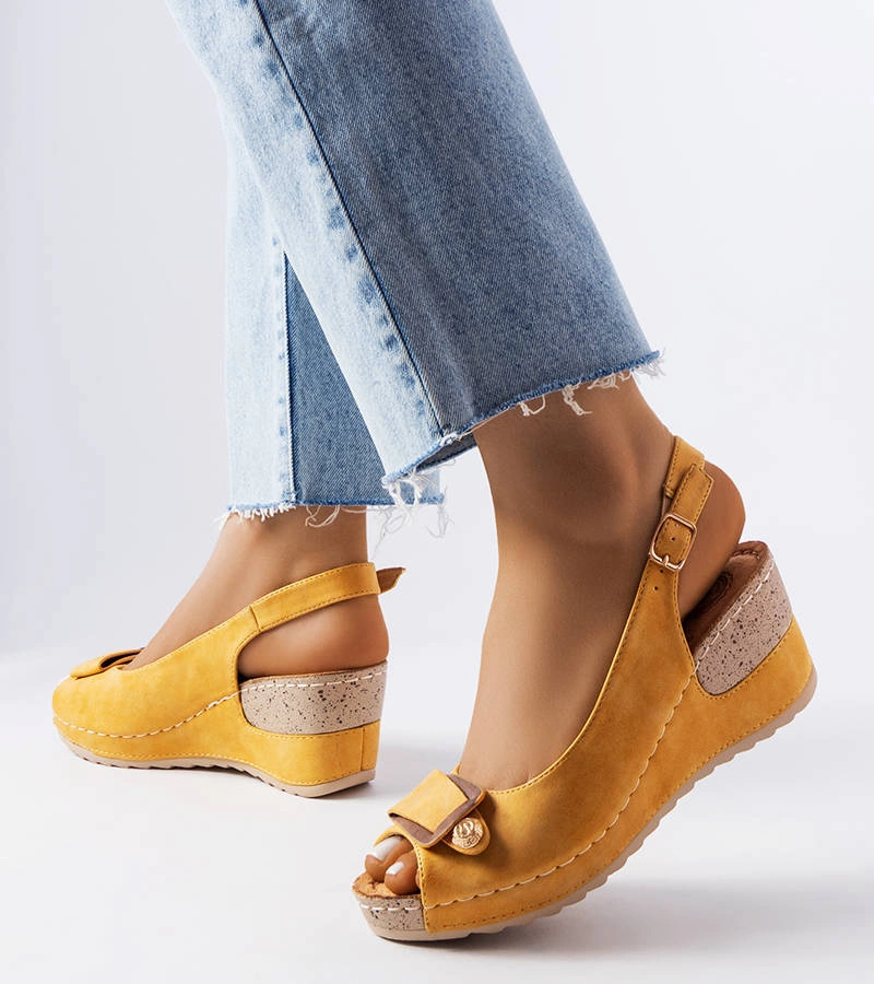 Žlté sandále Laetitia na podpätku