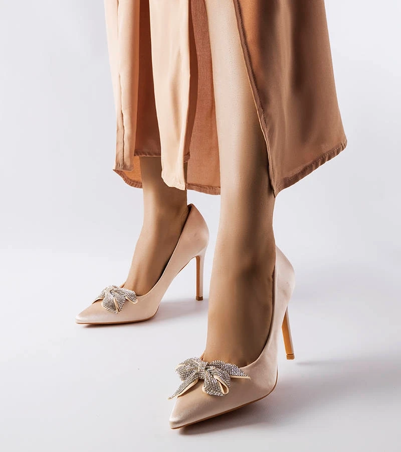 Béžové ihličkové topánky so saténovým povrchom a mašľou Mia