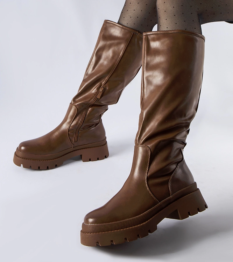 Hnedé ploché klasické kozačky Christien