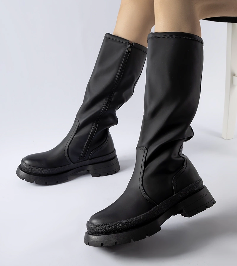 Čierne tepané matné čižmy Fontanella