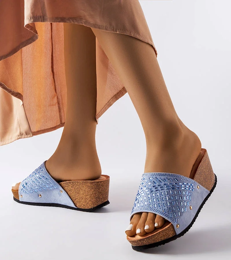 Žabky Guymon na modrom kline so zirkónmi