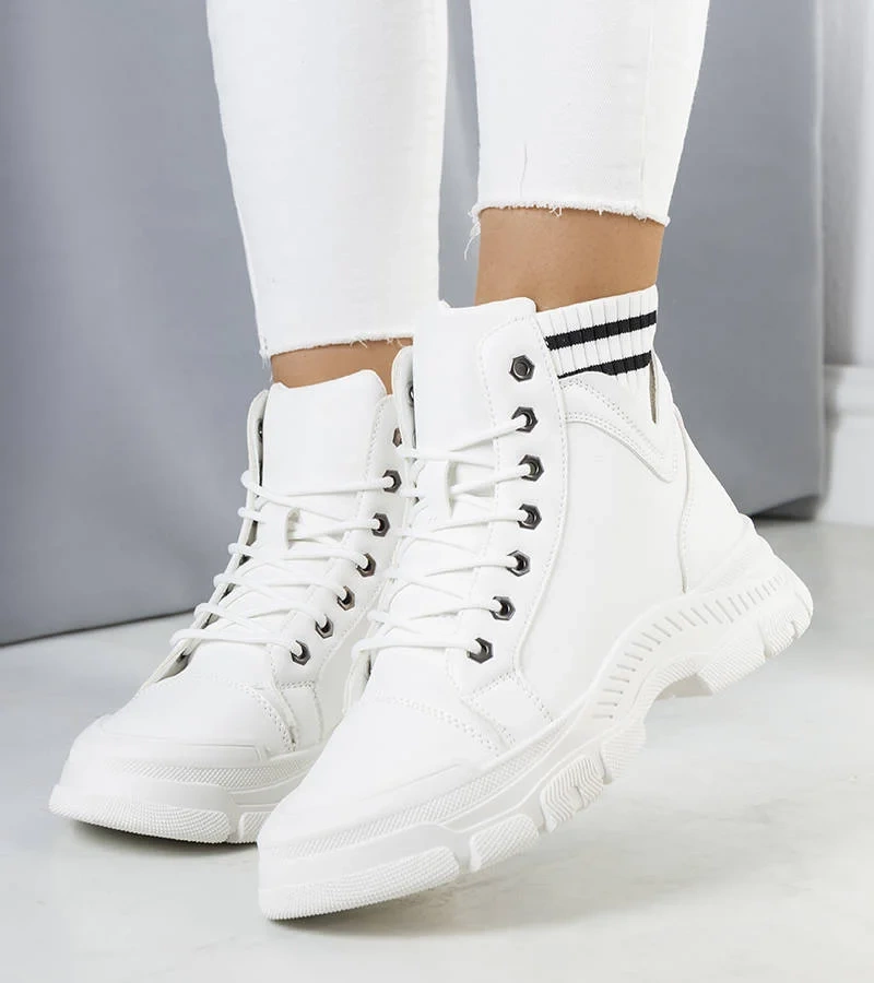 Biela izolovaná botki Innes