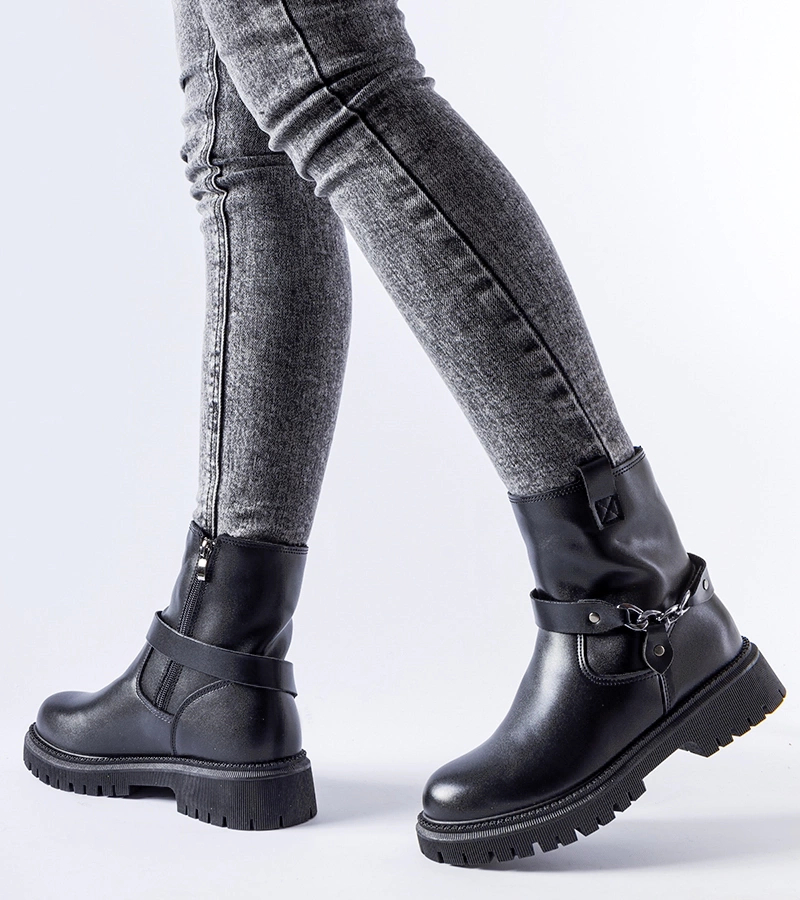 Čierne zateplené čižmy so šnúrkou Smithsons.