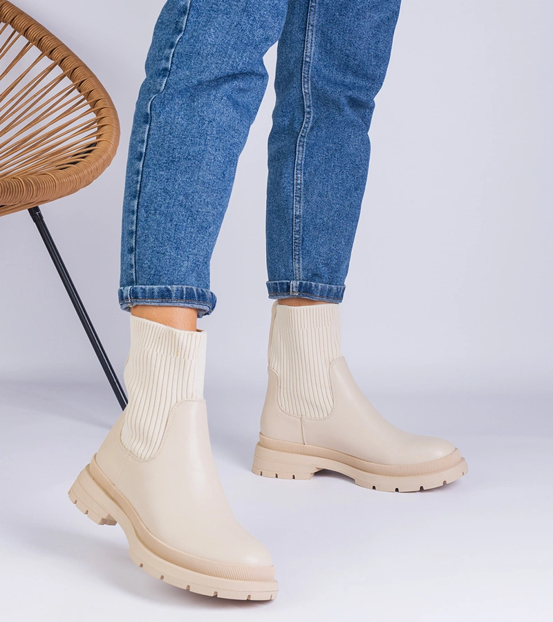 Béžové členkové topánky s textilným zvrškom Kalvaria