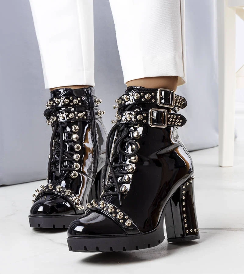 Čierne lakované botki s Goyo stĺpikom