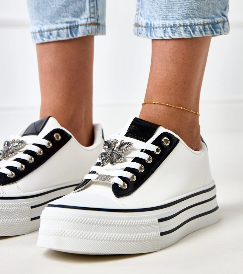 Biele tenisky na platforme zdobené motýlikom Aviara