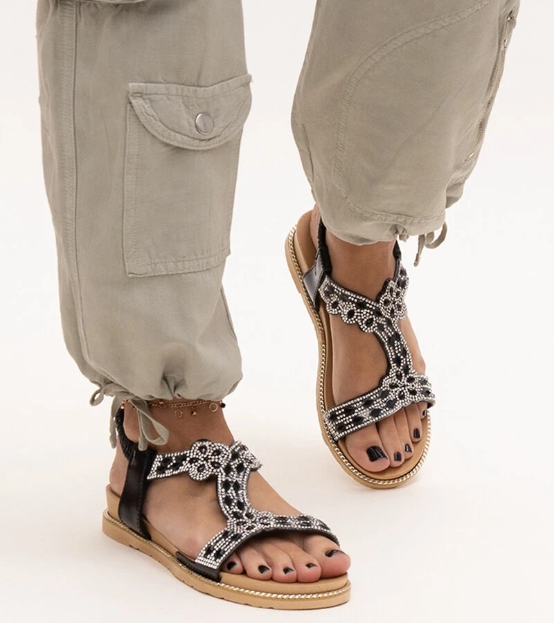 Lesklé čierne sandále Shahida