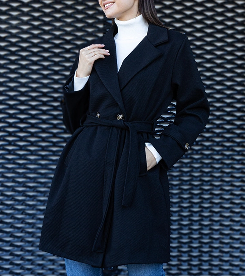 Elegantný čierny kabát viazaný oversize Bahera