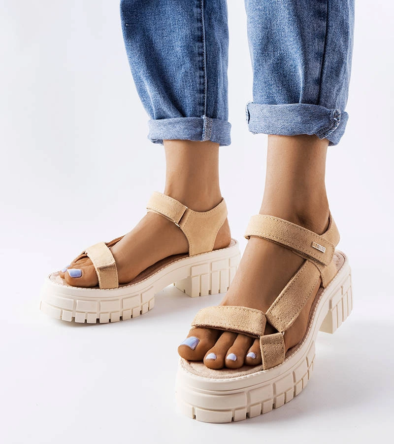 Béžové sandále na podpätku Big Star LL276036