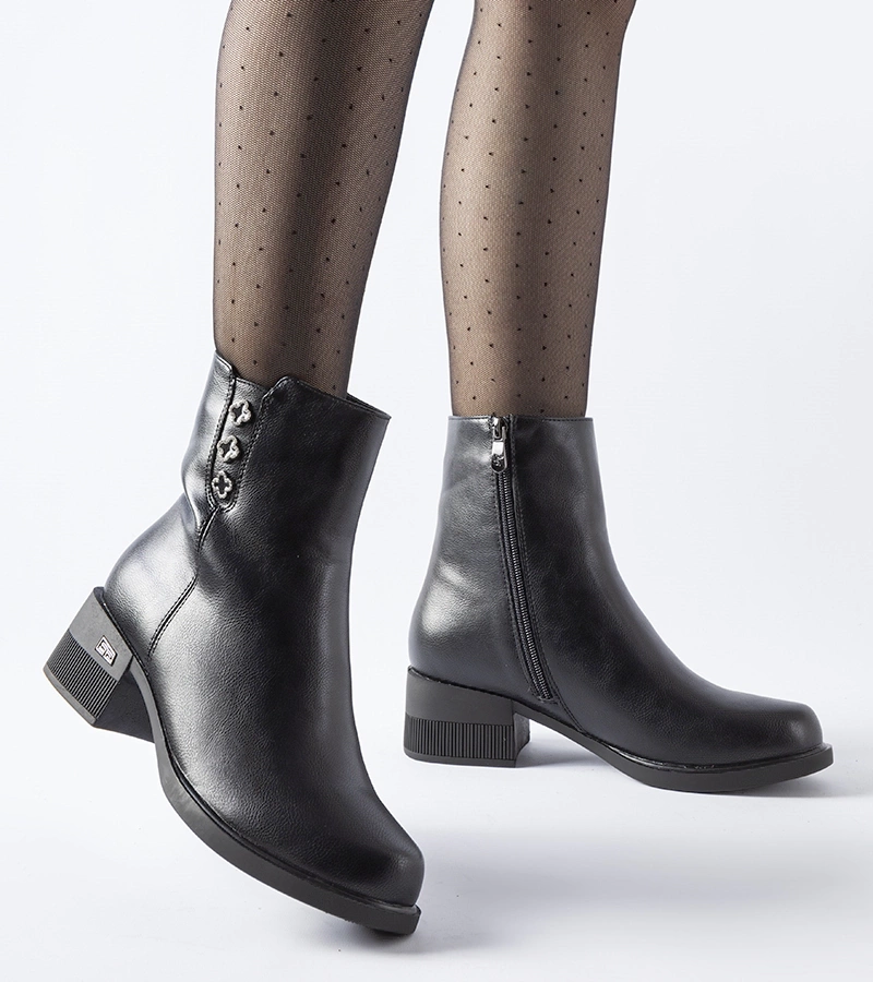 Čierne zateplené čižmy s cirkónmi Insignia